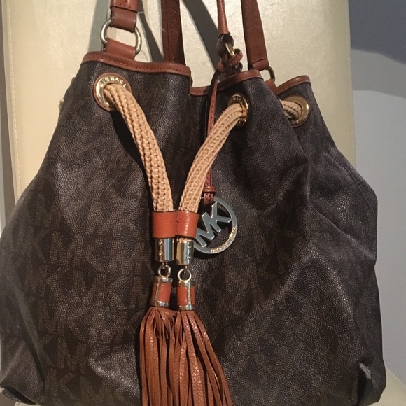 Micheal Kors purse - Picture 2 of 2